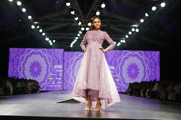 Unlock Radiant Skin and Luscious Hair with These Herbal Teas: Uncover the Beauty Advantages