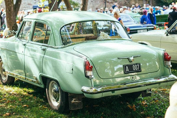 Mastering the Oxford Shirt: An Ultimate UK Guide to Achieving Effortless Smart-Casual Style